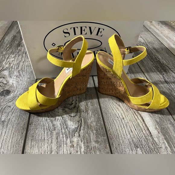 Steve Madden “Beau Yellow” Wedge Cork Suede Sandals - 7 - Picture 3 of 9